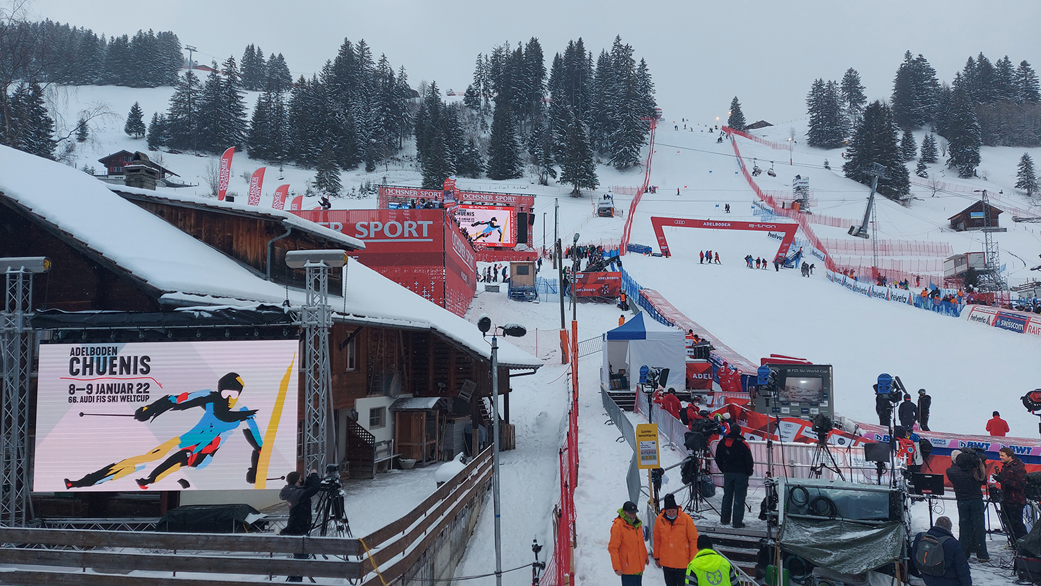 LED Wand am FIS Ski Weltcup in Adelboden